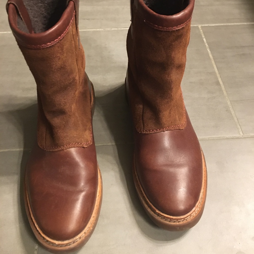 Clark’s size 9 snow/ weather boots
